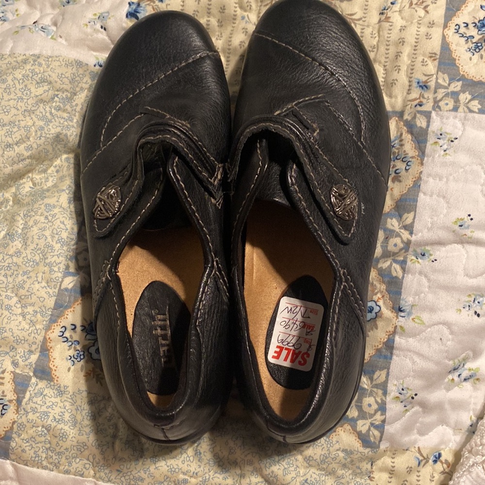 Earth new 7 1/2 confortable walking shoes